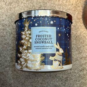 Frosted Coconut Snowball Candle - White Barn